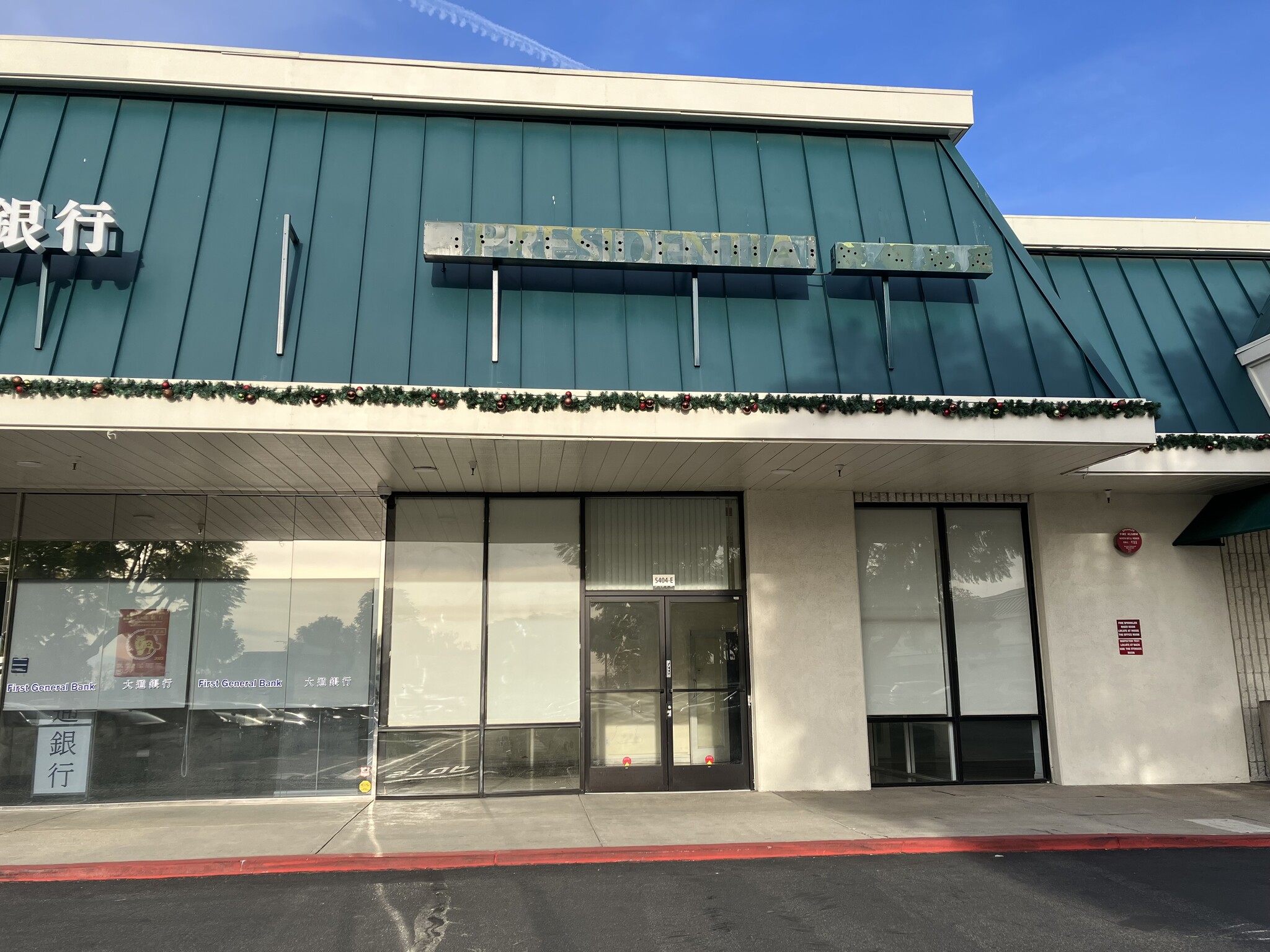 5392-5414 Walnut Ave, Irvine, CA à louer Photo du bâtiment- Image 1 de 1