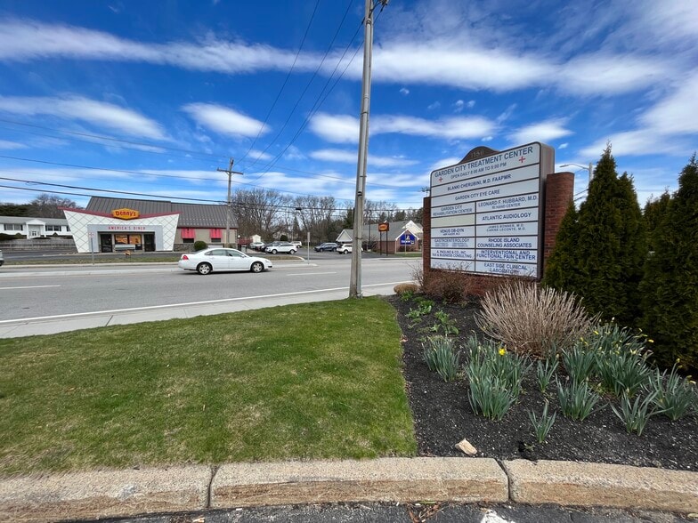 1150 Reservoir Ave, Cranston, RI for sale - Building Photo - Image 3 of 4