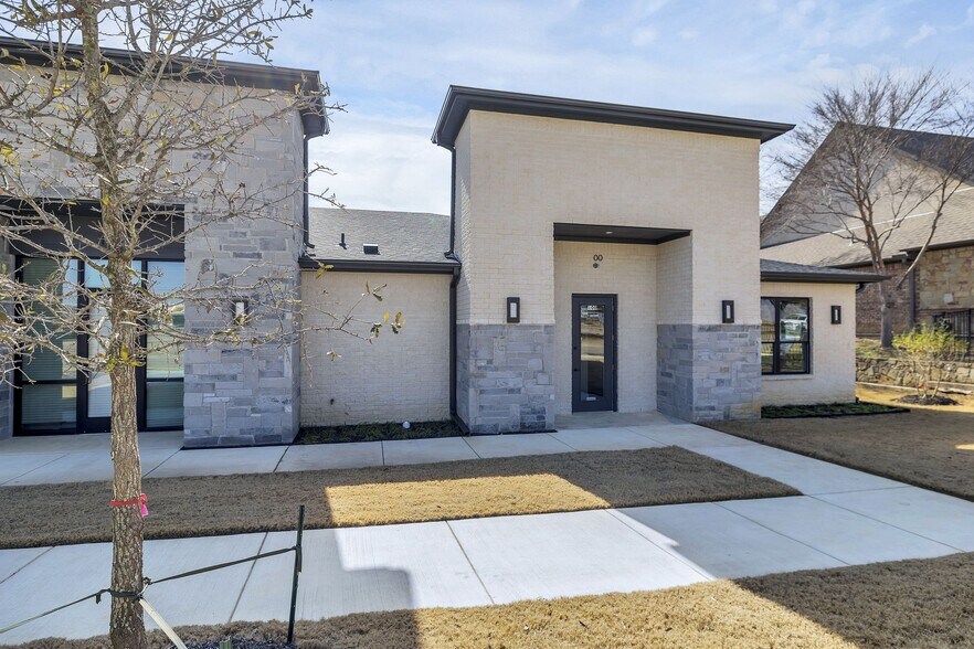1701 Fountainview Dr, Mansfield, TX for sale - Primary Photo - Image 2 of 24