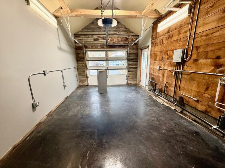 132 NE Yale Ave, Bend, OR à louer - Photo du bâtiment - Image 3 de 7