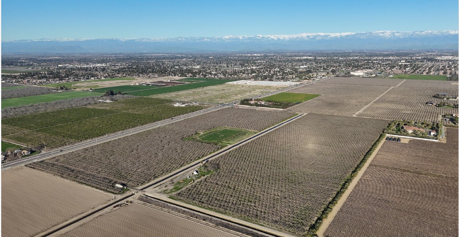 SWC W. Caldwell Ave, Visalia, CA for sale Primary Photo- Image 1 of 2