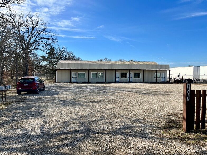 7669 Confederate Park Rd, Fort Worth, TX for lease - Building Photo - Image 2 of 6