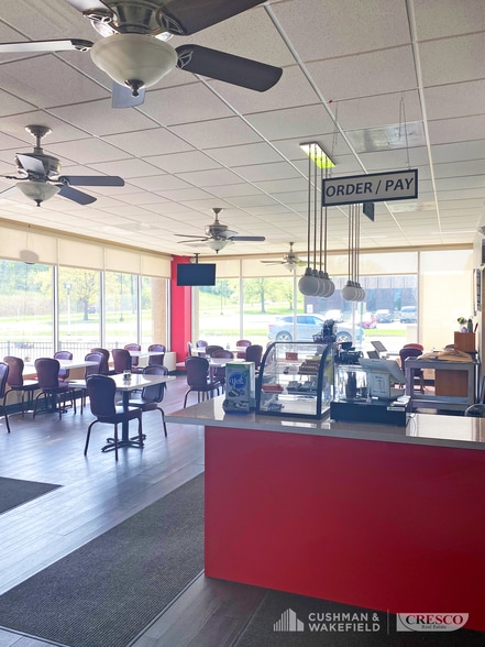 5755 Granger Rd, Independence, OH à vendre - Photo intérieure - Image 3 de 7