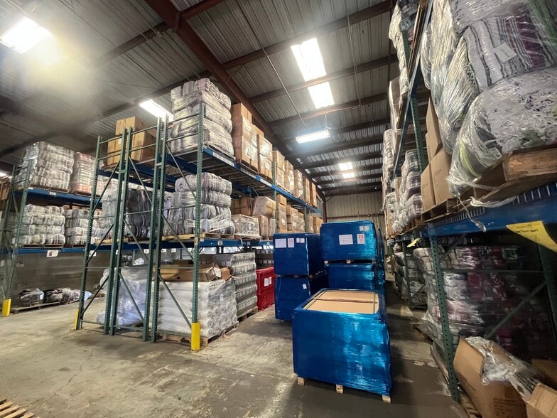 1310 53rd St, West Palm Beach, FL à louer - Photo du bâtiment - Image 2 de 11