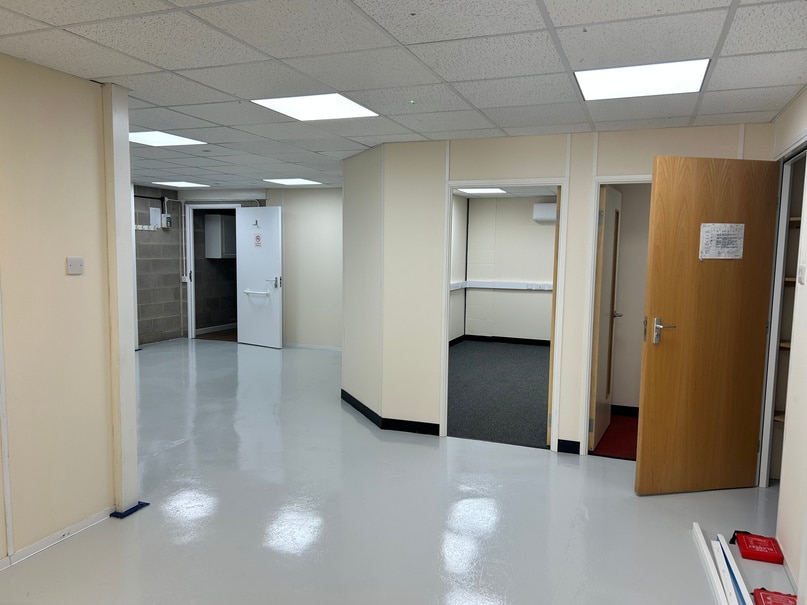 1 School Ln, Eastleigh for lease Interior Photo- Image 1 of 3