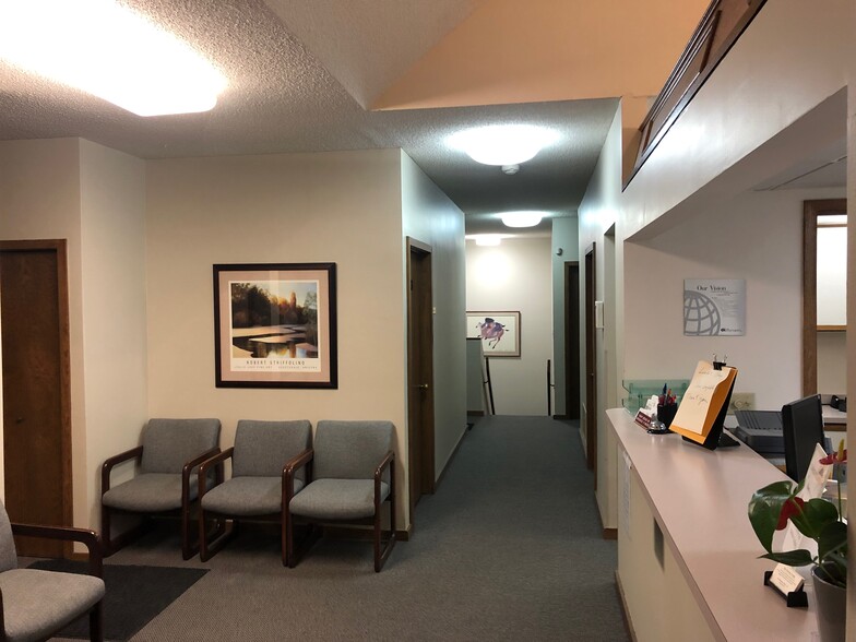 5821 cedar lake Rd, Saint Louis Park, MN for lease - Building Photo - Image 3 of 5