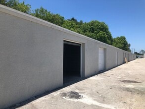 504 Center Rd, Fort Myers, FL for lease Building Photo- Image 2 of 2