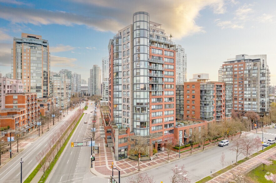 199 Drake St, Vancouver, BC à vendre - Photo du bâtiment - Image 1 de 1