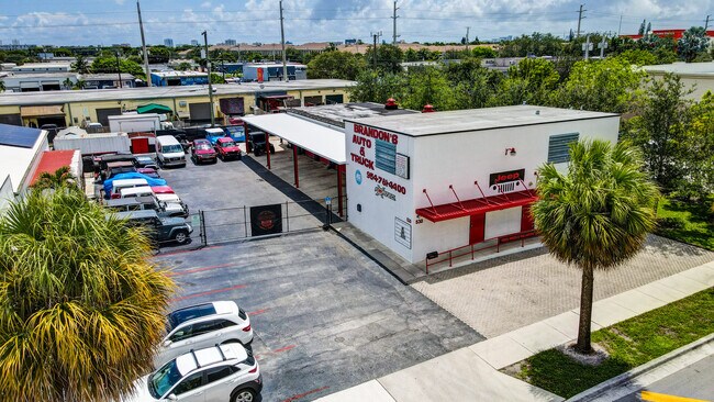 Plus de détails pour 530 S Dixie Hwy W, Pompano Beach, FL - Commerce de détail à vendre