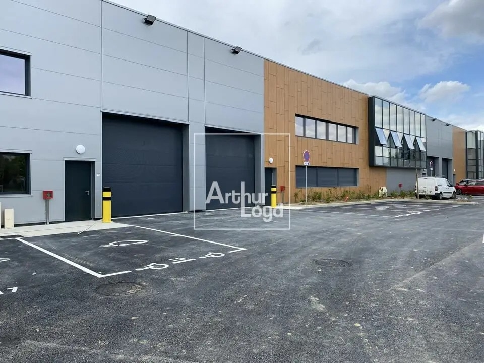 Flex in Grigny for lease Building Photo- Image 1 of 6