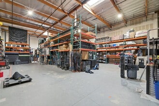 975 N Todd Ave, Azusa, CA à louer Photo intérieure- Image 1 de 2