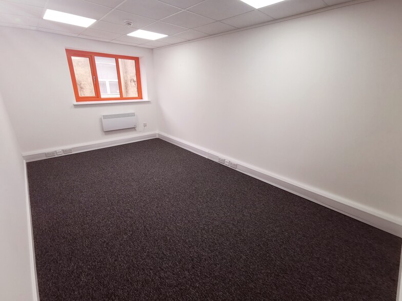 Apex Self Storage, Glossop for lease - Interior Photo - Image 3 of 11