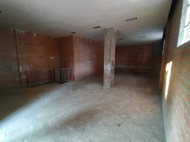 Retail in Cáceres for lease - Building Photo - Image 1 of 5