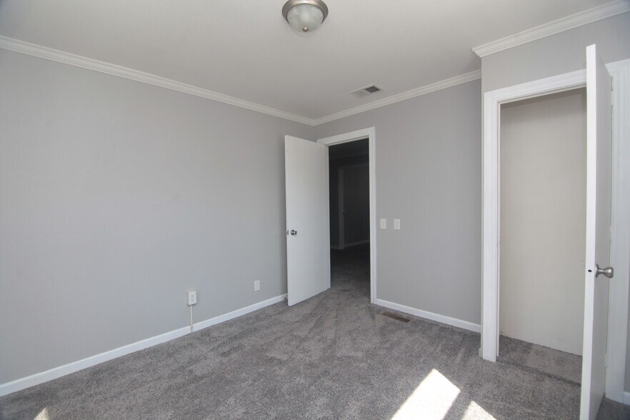 124 3rd Ave W, Milan, IL à louer - Photo du bâtiment - Image 3 de 29