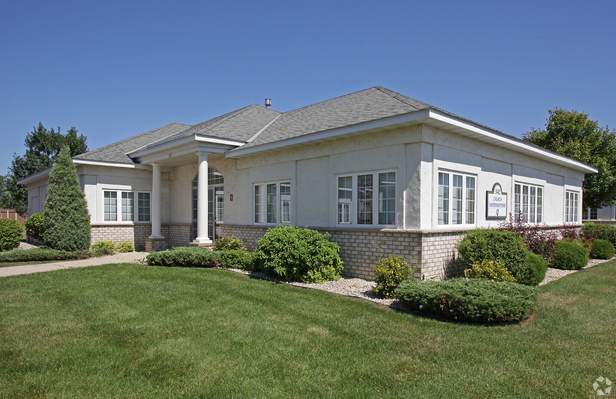 342 County Road D E, Little Canada, MN à vendre Photo du bâtiment- Image 1 de 7