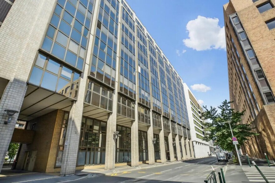 41 Rue Des Trois Fontanot, Nanterre à louer - Photo du bâtiment - Image 2 de 14