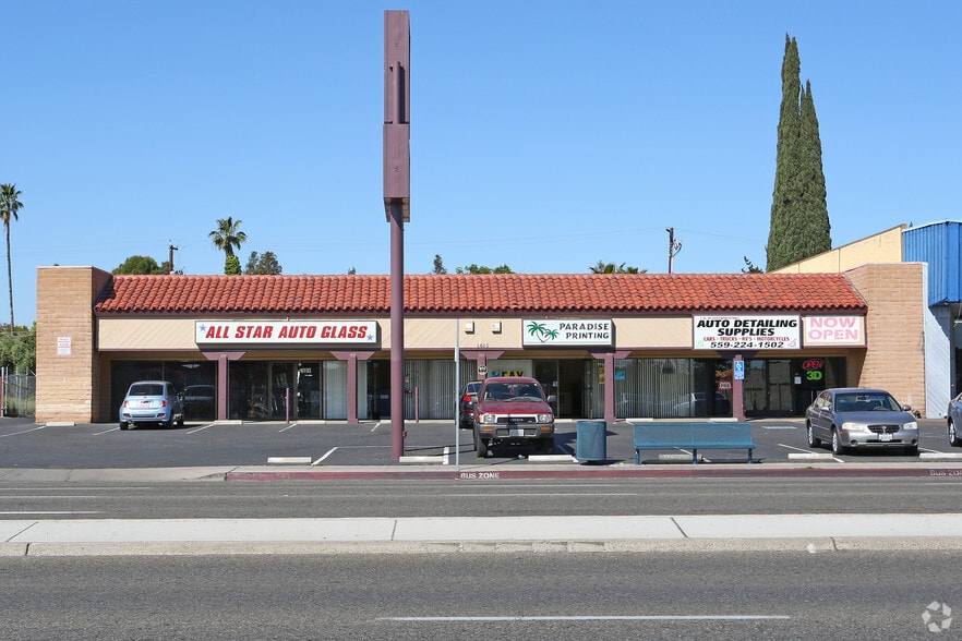 4643-4645 N Blackstone Ave, Fresno, CA for lease - Building Photo - Image 3 of 3