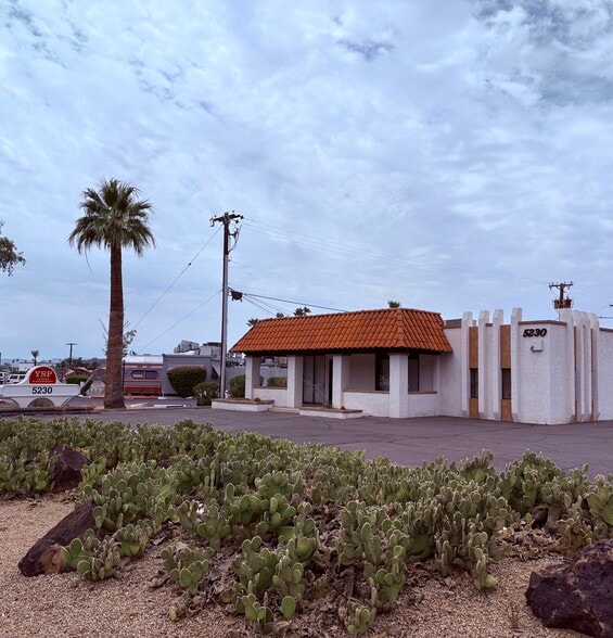 5230 N 16th St, Phoenix, AZ à vendre - Photo du bâtiment - Image 2 de 11