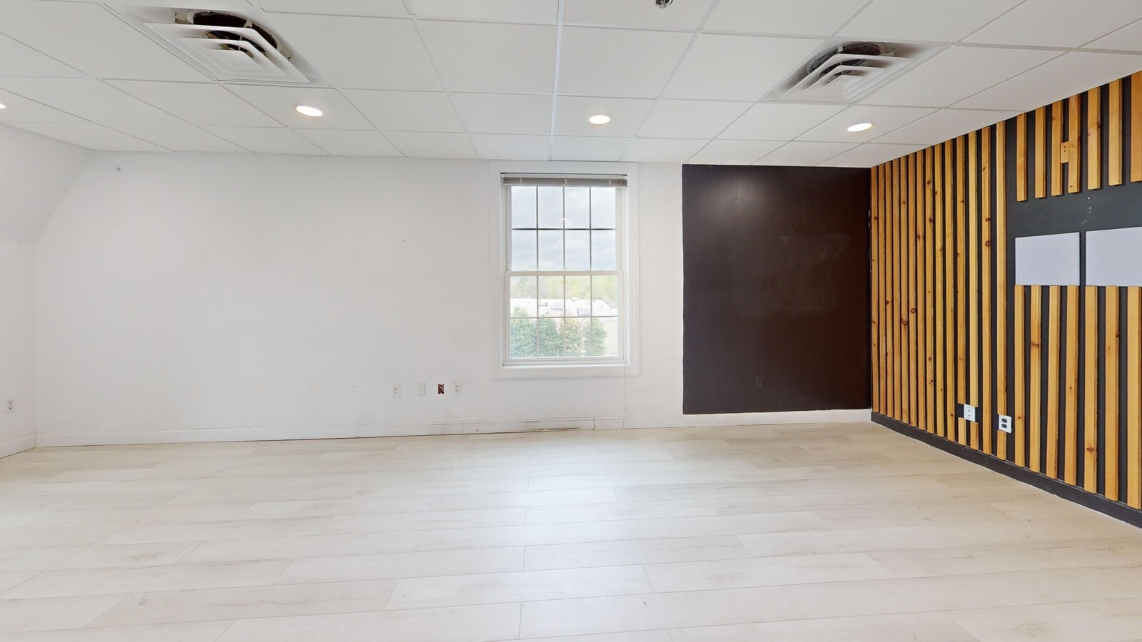 8 Cedar St, Woburn, MA 01801 - Unit 62 -  - Interior Photo - Image 1 of 5