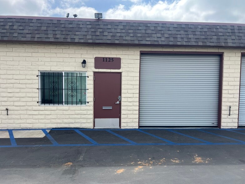 1117-1127 W Alvarez Ave, Orange, CA for sale - Building Photo - Image 3 of 6