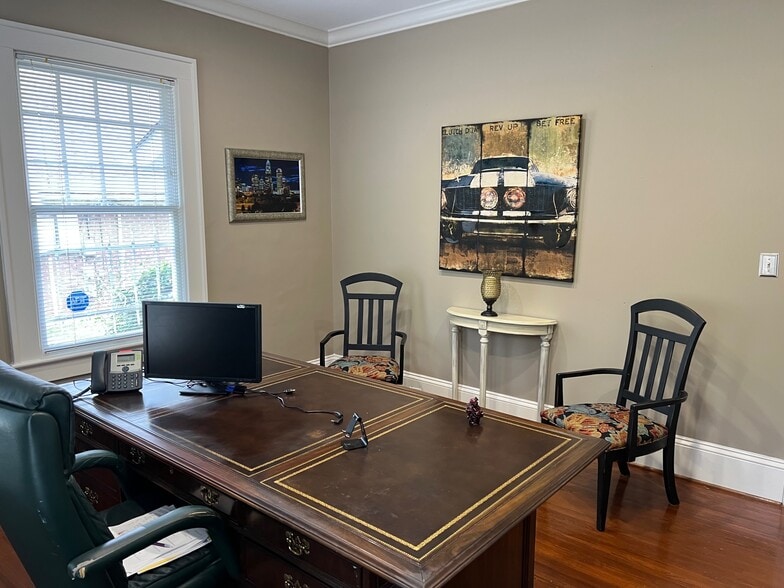 222 Baldwin Ave, Charlotte, NC for lease - Interior Photo - Image 2 of 11