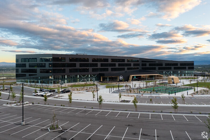 42 E Future Way, Draper, UT for lease - Primary Photo - Image 1 of 10