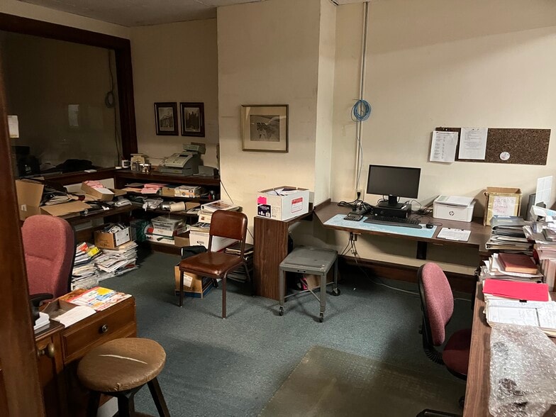 740 8th Ave, Huntington, WV for sale - Interior Photo - Image 3 of 47