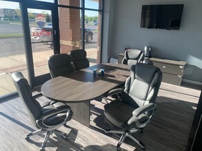 Marketplace Blvd, Chesterfield, MI à louer Photo intérieure- Image 2 de 9