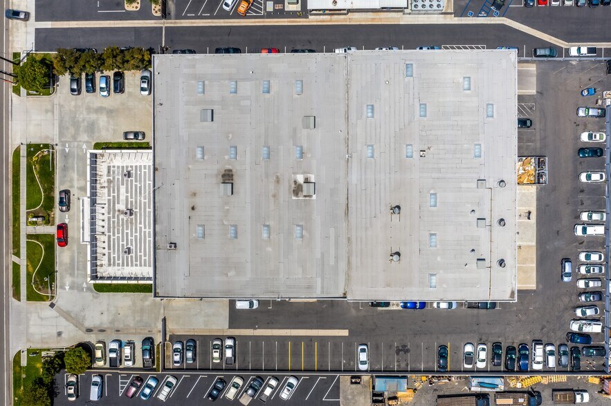 1621 E Orangethorpe Ave, Fullerton, CA à vendre - Photo du bâtiment - Image 3 de 20