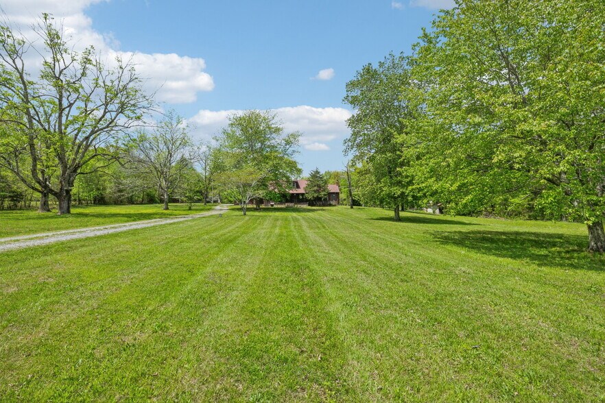 5444 E Robertson Rd, Orlinda, TN à vendre - Photo du bâtiment - Image 3 de 50