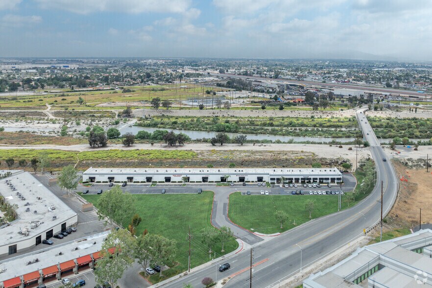 851 S Mount Vernon Ave, Colton, CA for lease - Building Photo - Image 2 of 9