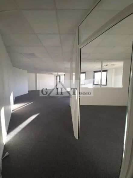 Office in Massy for lease - Building Photo - Image 3 of 6