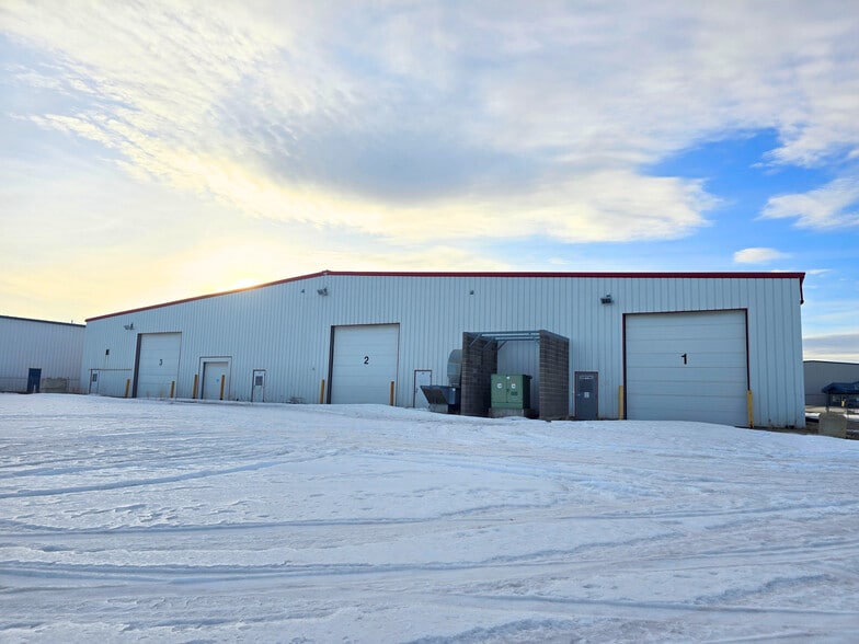 506 24th Ave, Nisku, AB à louer - Photo du bâtiment - Image 2 de 9