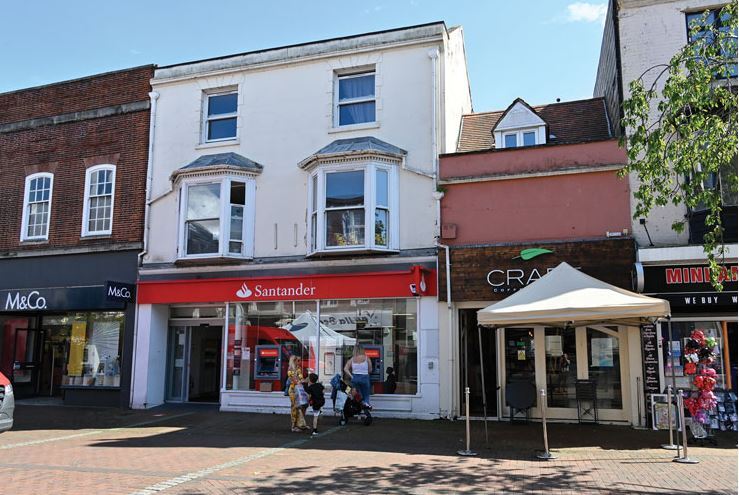128, 128A-129 High St, Gosport for lease Primary Photo- Image 1 of 3