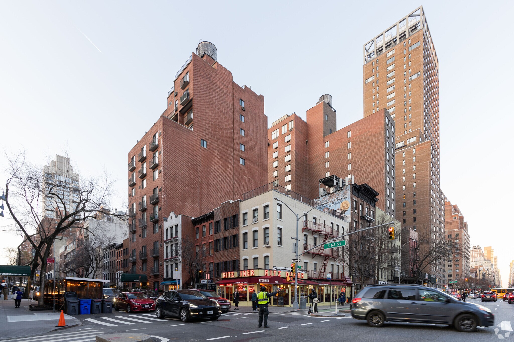 1133 1st Ave, New York, NY à louer Photo du bâtiment- Image 1 de 5