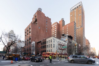 Plus de détails pour 1133 1st Ave, New York, NY - Commerce de détail à louer