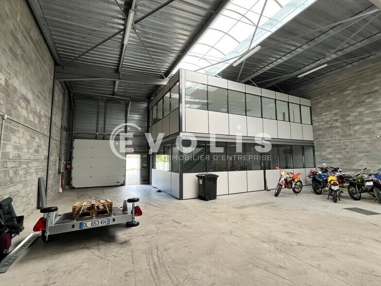 167 Avenue Du Périgord, Yvrac for lease - Interior Photo - Image 2 of 9