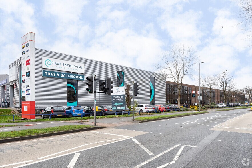 Unit 2, The Western Centre, Western Road, Bracknell à louer - Photo du bâtiment - Image 2 de 2
