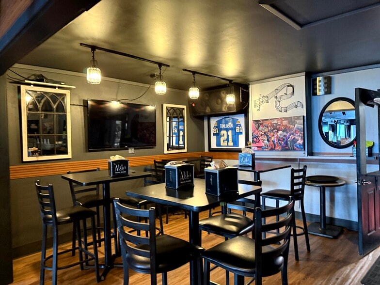 453 E Pioneer Ave, Homer, AK for sale - Building Photo - Image 2 of 10