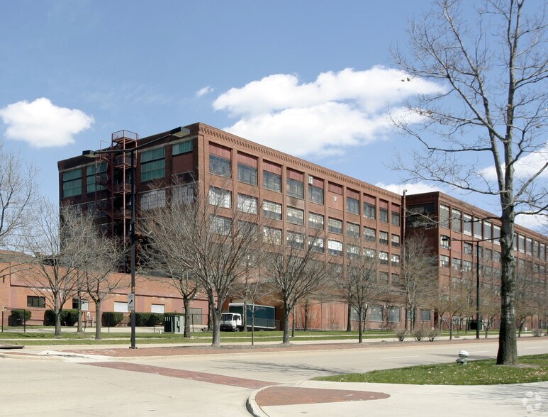 540 S Main St, Akron, OH à louer - Photo du bâtiment - Image 3 de 9