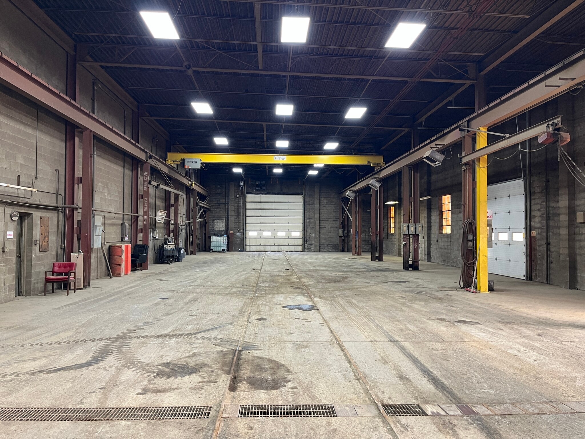 144 Niles Ave, Waynesburg, OH for lease Interior Photo- Image 1 of 3