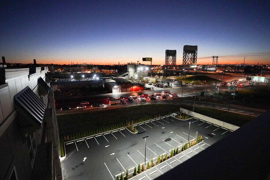 2 Spring St, Newark, NJ à louer - Photo du bâtiment - Image 2 de 11