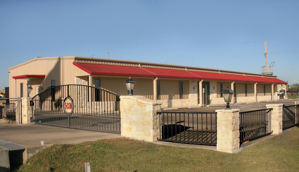 8326 W State Highway 21, Bryan, TX à louer - Photo du b timent - Image 1 de 4