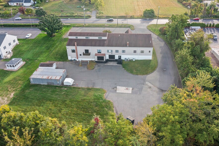 1650 West St, Southington, CT à vendre - Photo du bâtiment - Image 2 de 50