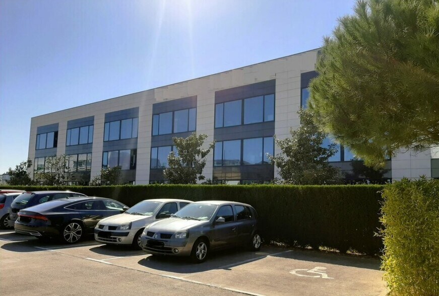 Bureau dans Évry à louer - Photo du bâtiment - Image 2 de 5