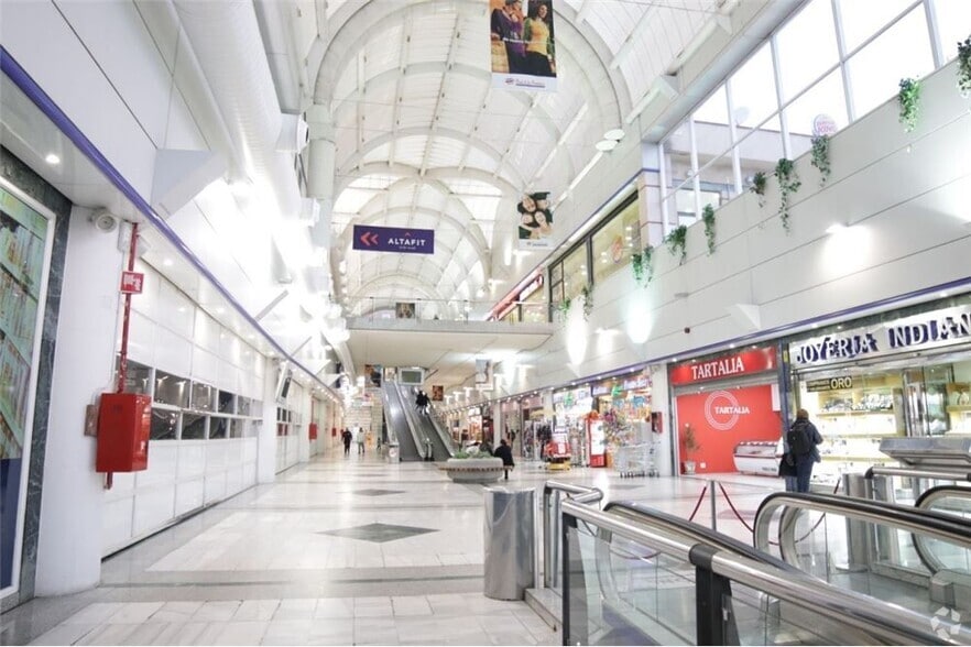 Avenida Provincias, 18, Fuenlabrada, Madrid à vendre - Photo du bâtiment - Image 3 de 15