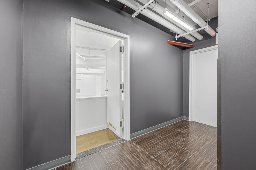 254 W 10th St, New York, NY à vendre - Photo du bâtiment - Image 3 de 8