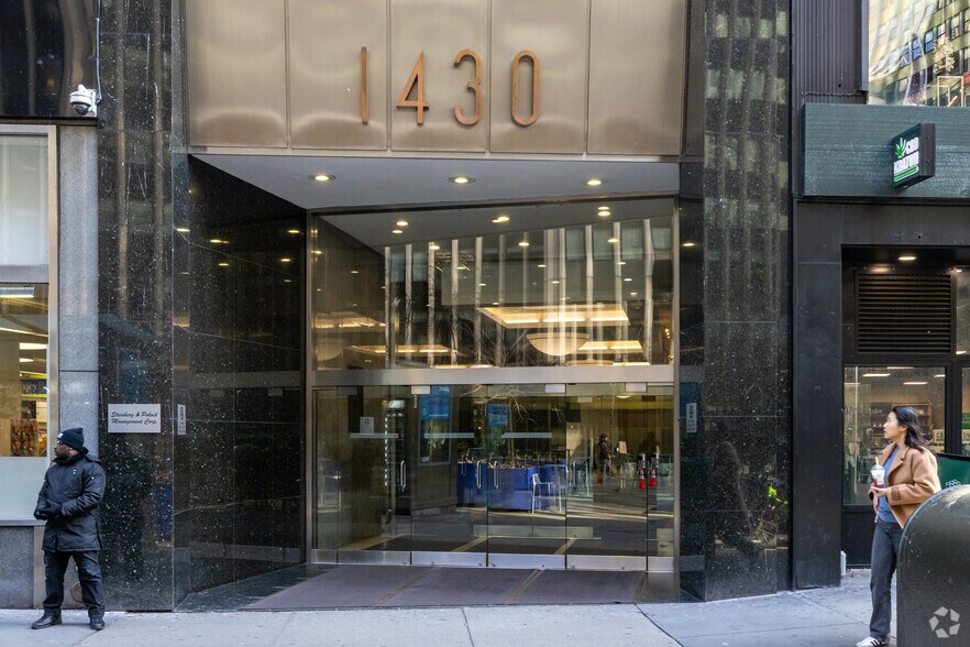 1430 Broadway, New York, NY à louer - Photo du bâtiment - Image 3 de 7