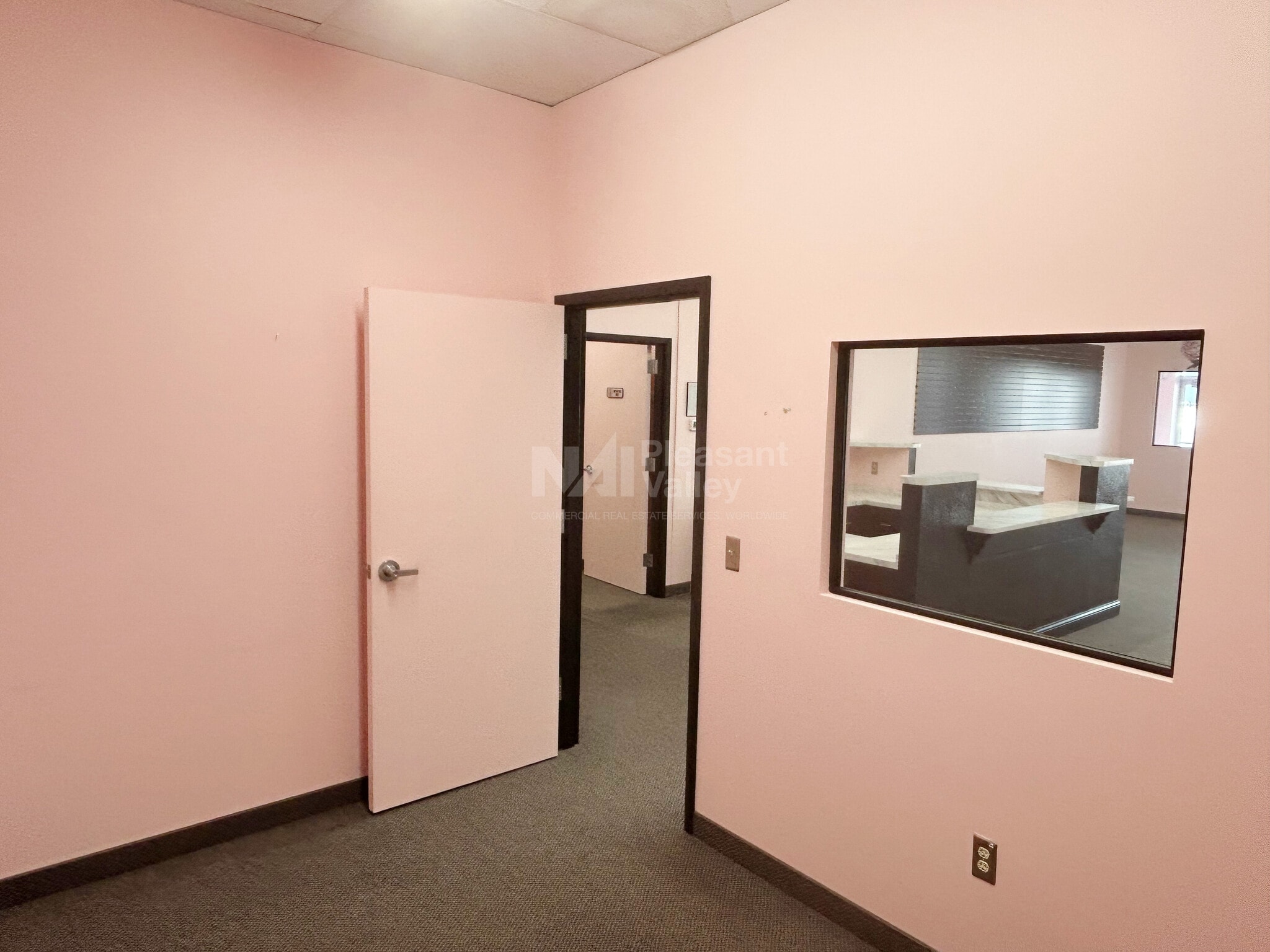 8484-8494 Mentor Ave, Mentor, OH for lease Interior Photo- Image 1 of 6