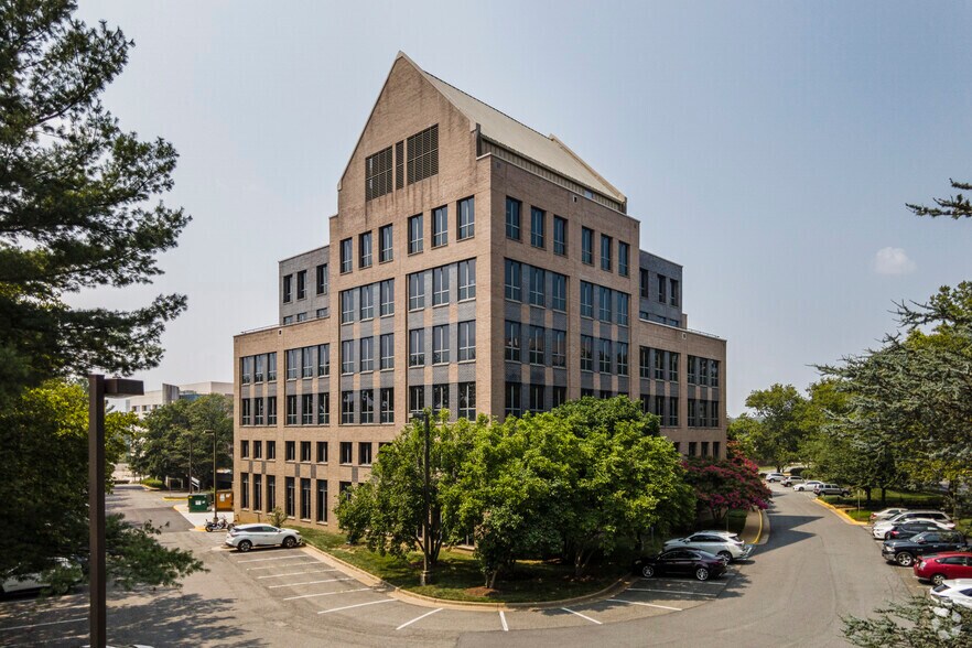 2750 Prosperity Ave, Merrifield, VA à louer - Photo du bâtiment - Image 3 de 11